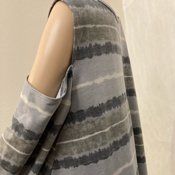 💥💥PLUS SIZE TOP💥💥 - Picture 6 of 8